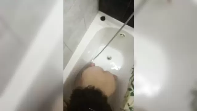 Минет в ванне от горячей узбечки